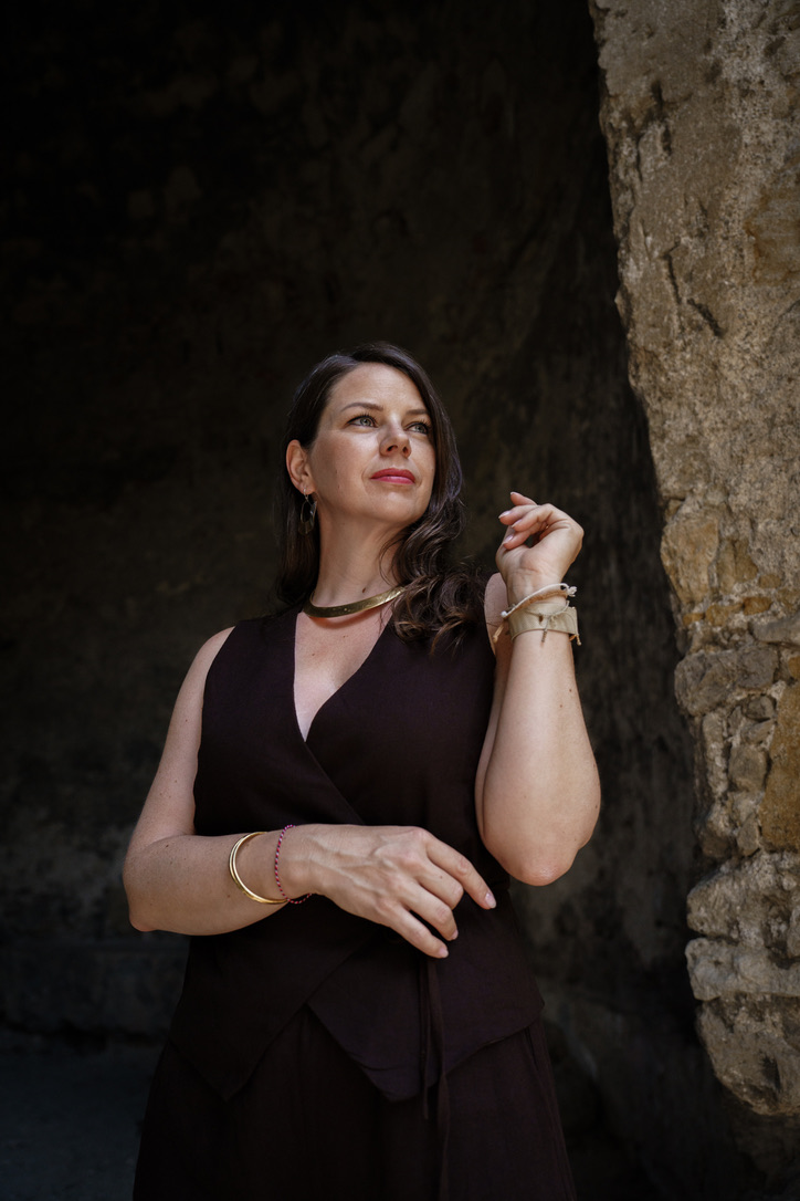 Cornelia Fiechtl blickt selbstbewusst in die Ferne